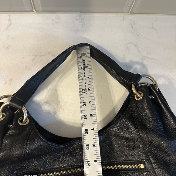 Michael Kors Hobo carryall in black pebbled leather with tassel - Picture 9 of 12